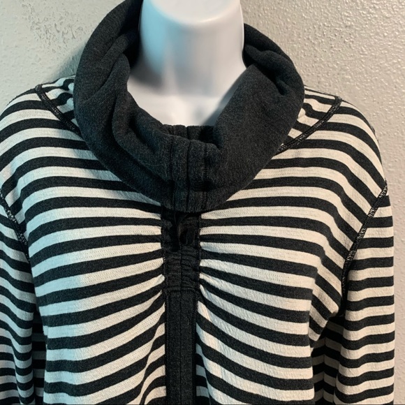 Reversible Lululemon Sweatshirt - Picture 10 of 10